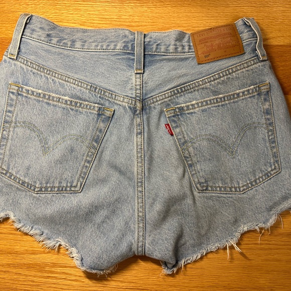 Levi’s 501 Shorts - Picture 4 of 8
